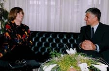5jun02_elizabet_dzouns_djindjic.jpg