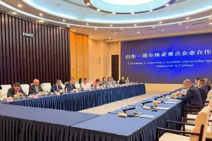 Потпредседница Владе Републике Србије и министарка привреде Адријана Месаровић са представницима компаније ТЕЛД