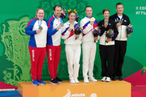 Зорана Аруновић, прва здесна, и Дамир Микец, поред ње, на победничком постољу