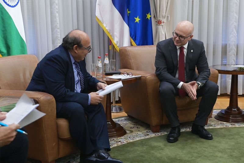 Амбасадор Индије у Србији Санџив Коли и потпредседник Владе Републике Србије и министар одбране Милош Вучевић