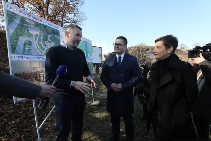 Премијерка Брнабић у посети археолошком налазишту Царичин град