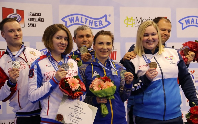 Зорана Аруновић и Дамир Микец (десно) на победничком постољу